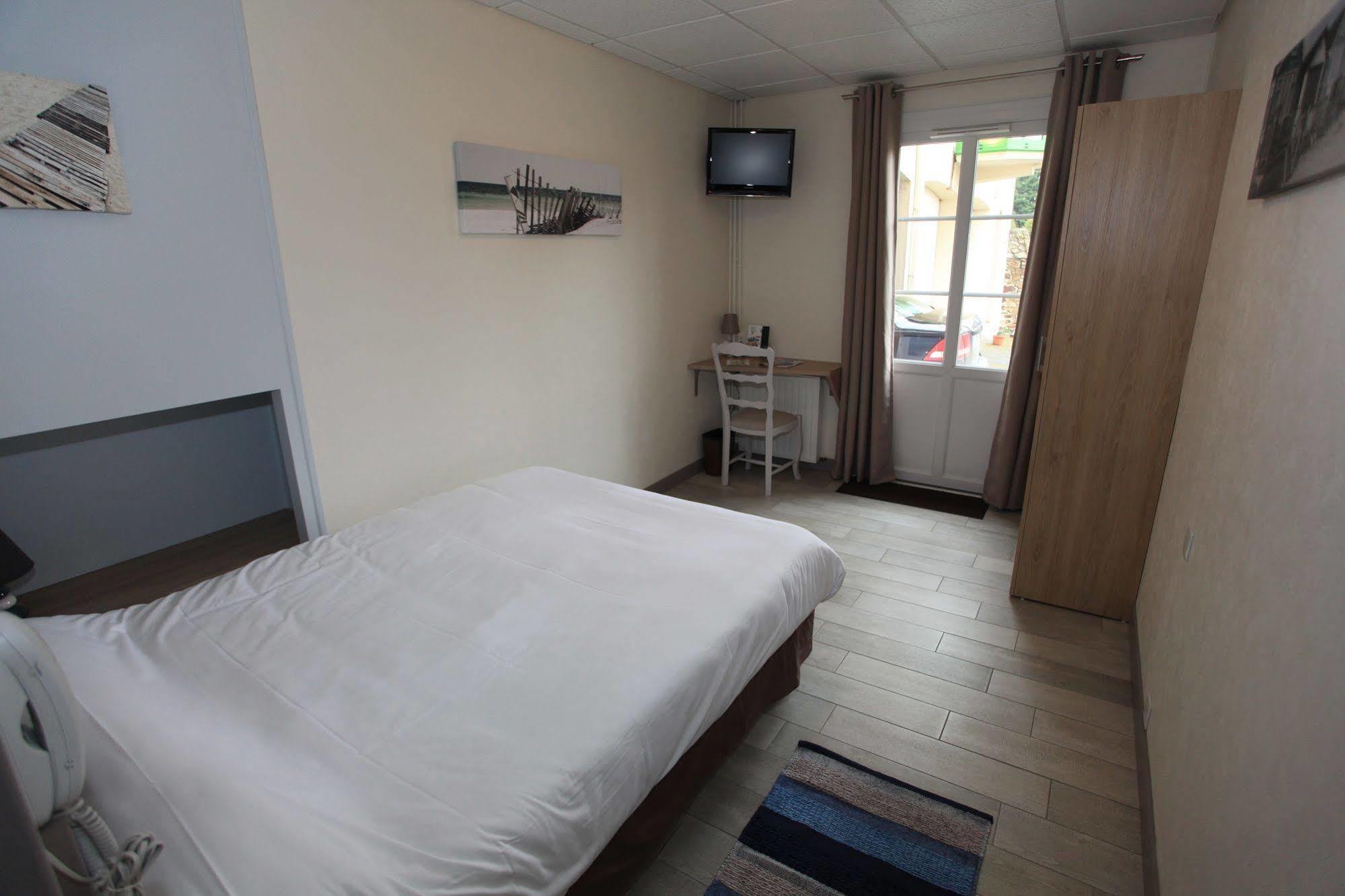 Contact Hotel - Hotel Le Lion D'Or Lamballe Exterior photo
